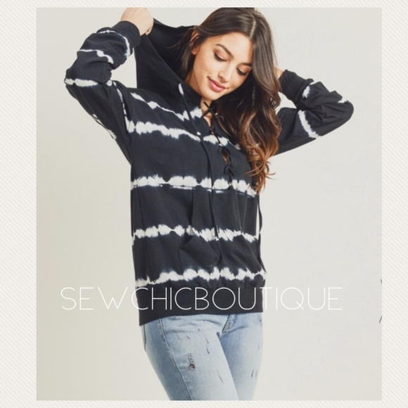 Movement Tie Dye Sweatshirt w Tie Up detail - Picture 4 of 5